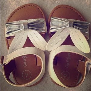 Excellent condition Cat & Jack sandals!